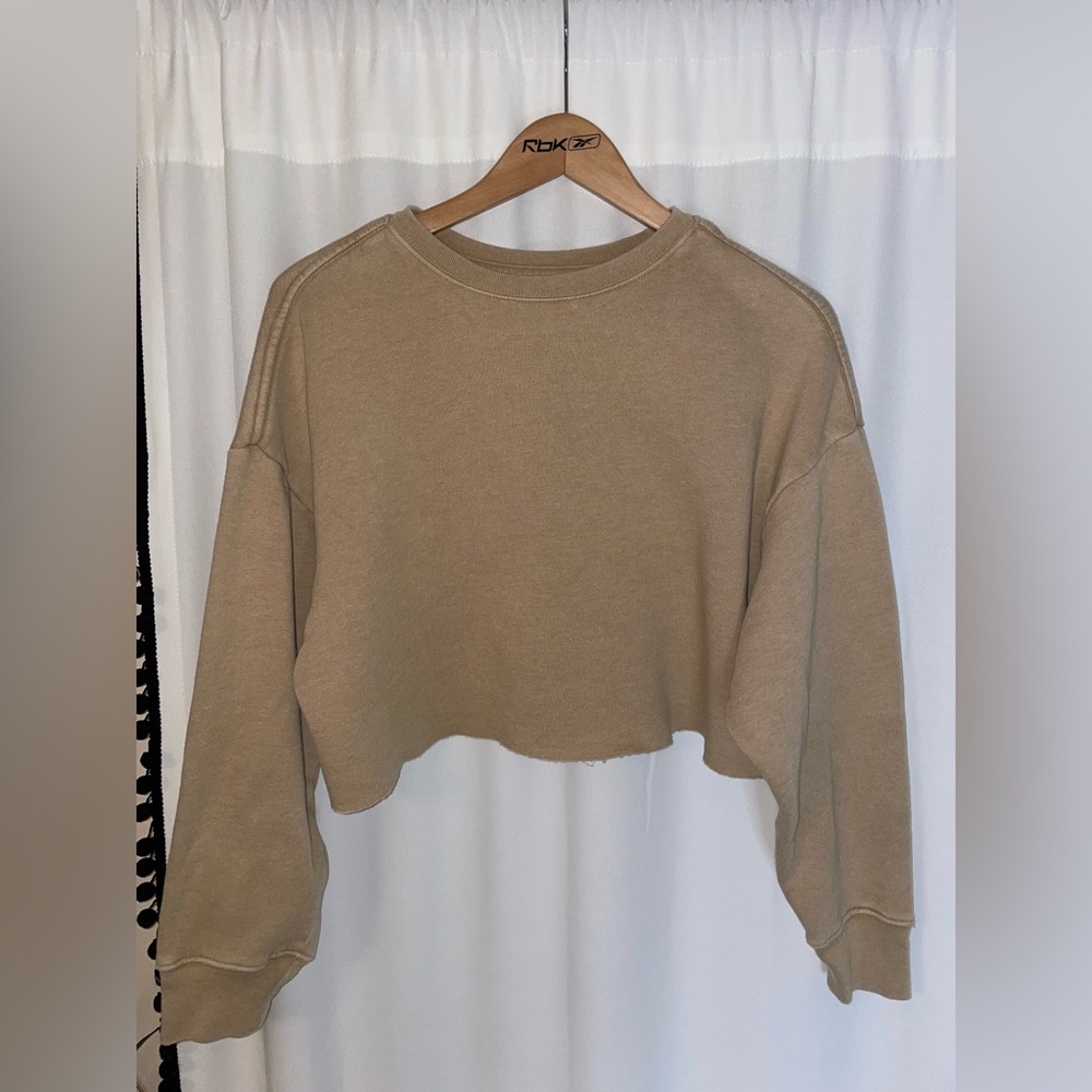 BDG Urban Outfitters tan cropped crew sweatshirt women’s S small cozy pullover
